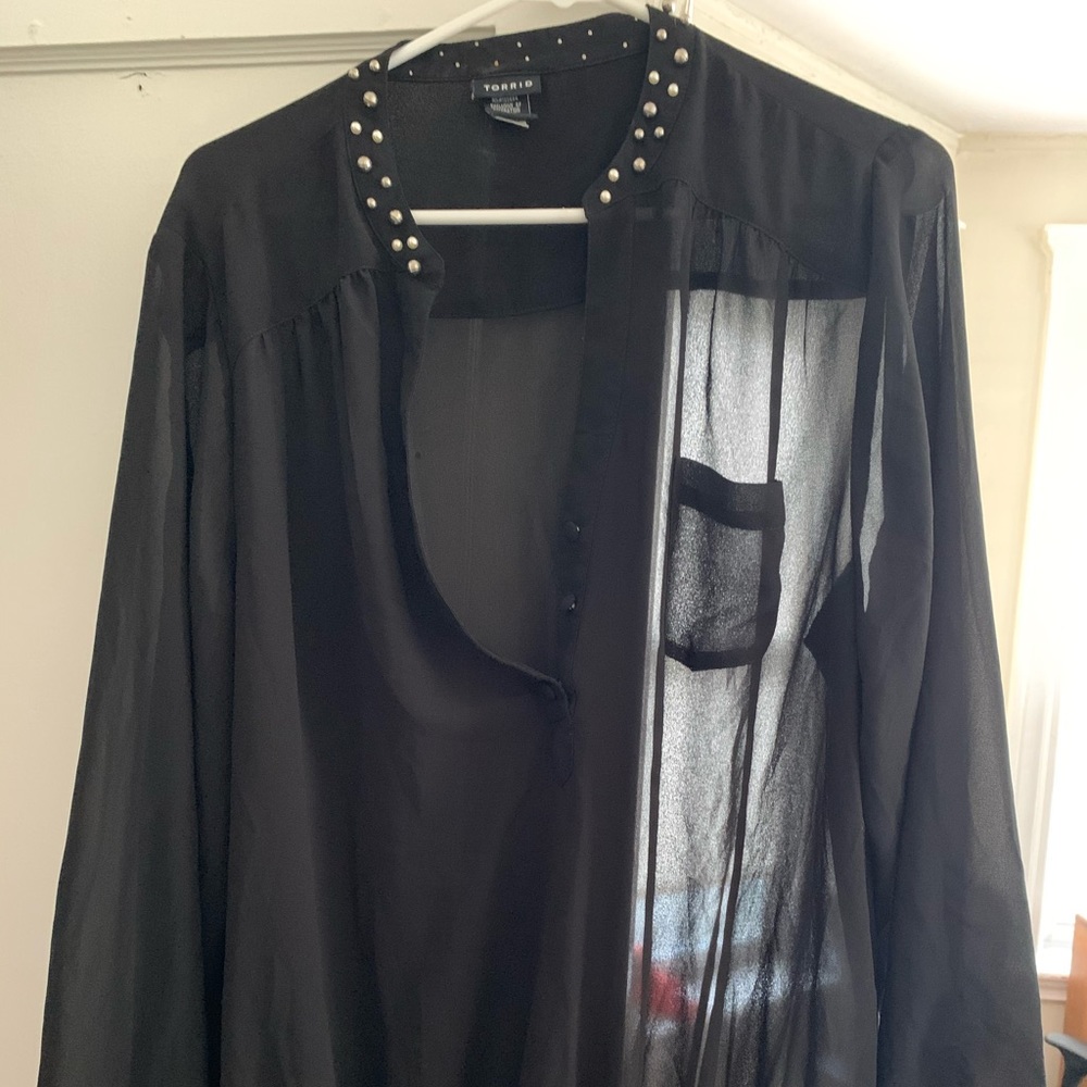 Black blouse with pearl neck